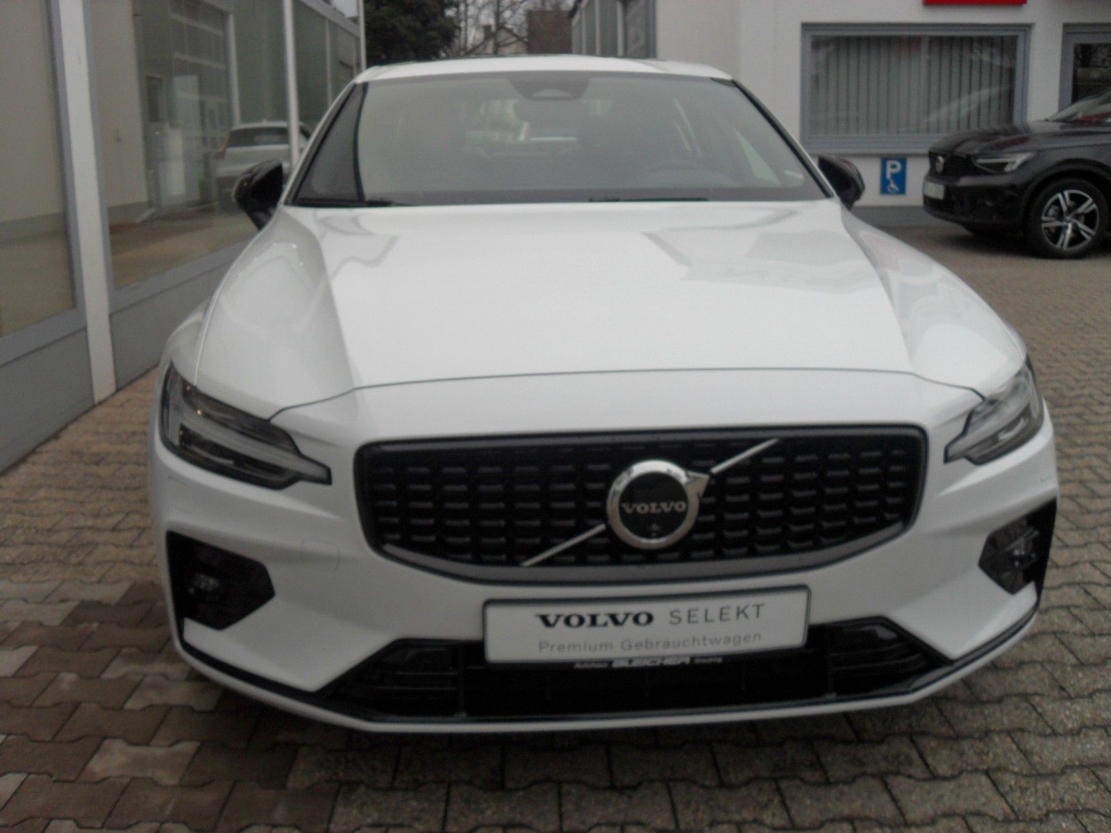 Fahrzeugabbildung Volvo S60 Lim. Ultimate Dark AWD