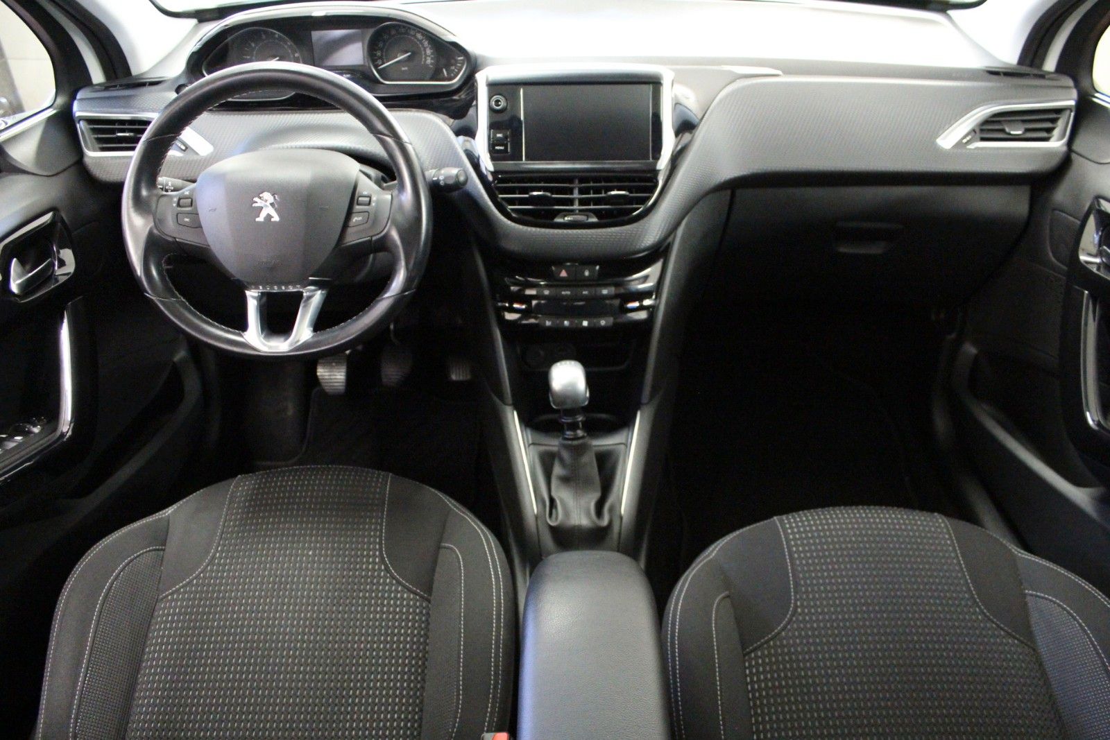 Fahrzeugabbildung Peugeot 208 PureTech 110 Edition Panoramadach*Sitzheizun