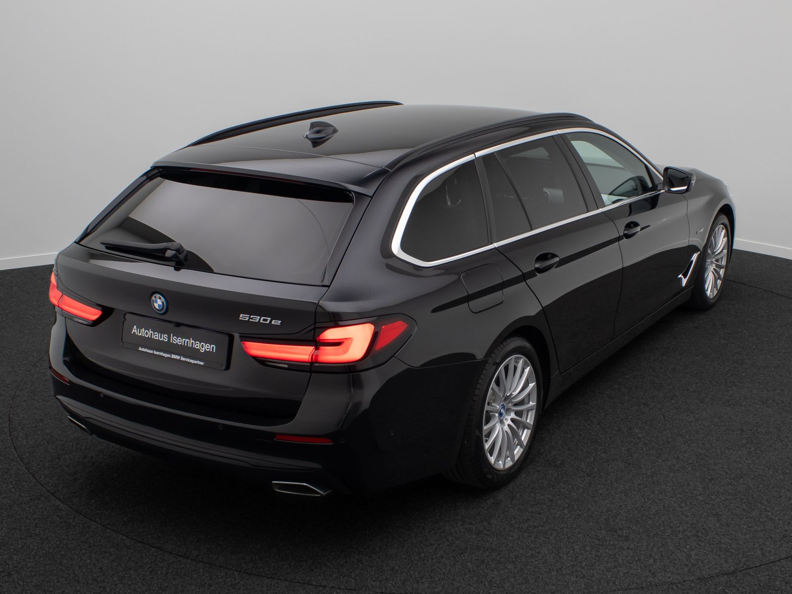 Fahrzeugabbildung BMW 530e Alarm AHK HUD DAB 4xKlima HiFi Leder Sport