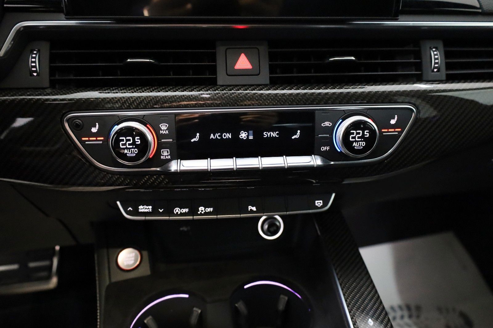 Fahrzeugabbildung Audi S4 Avant 3.0 TDI quattro TLeder,Navi,LED,PanDach