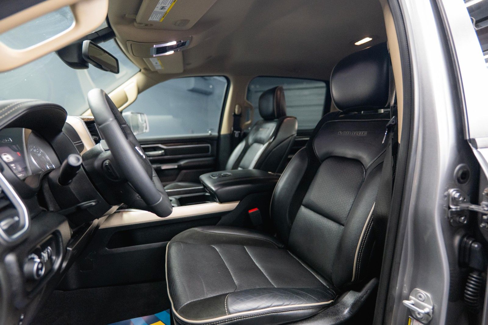 Fahrzeugabbildung Dodge RAM 5.7 V8 HEMI 4x4 NIGHT-Edition LARAMIE *LED*