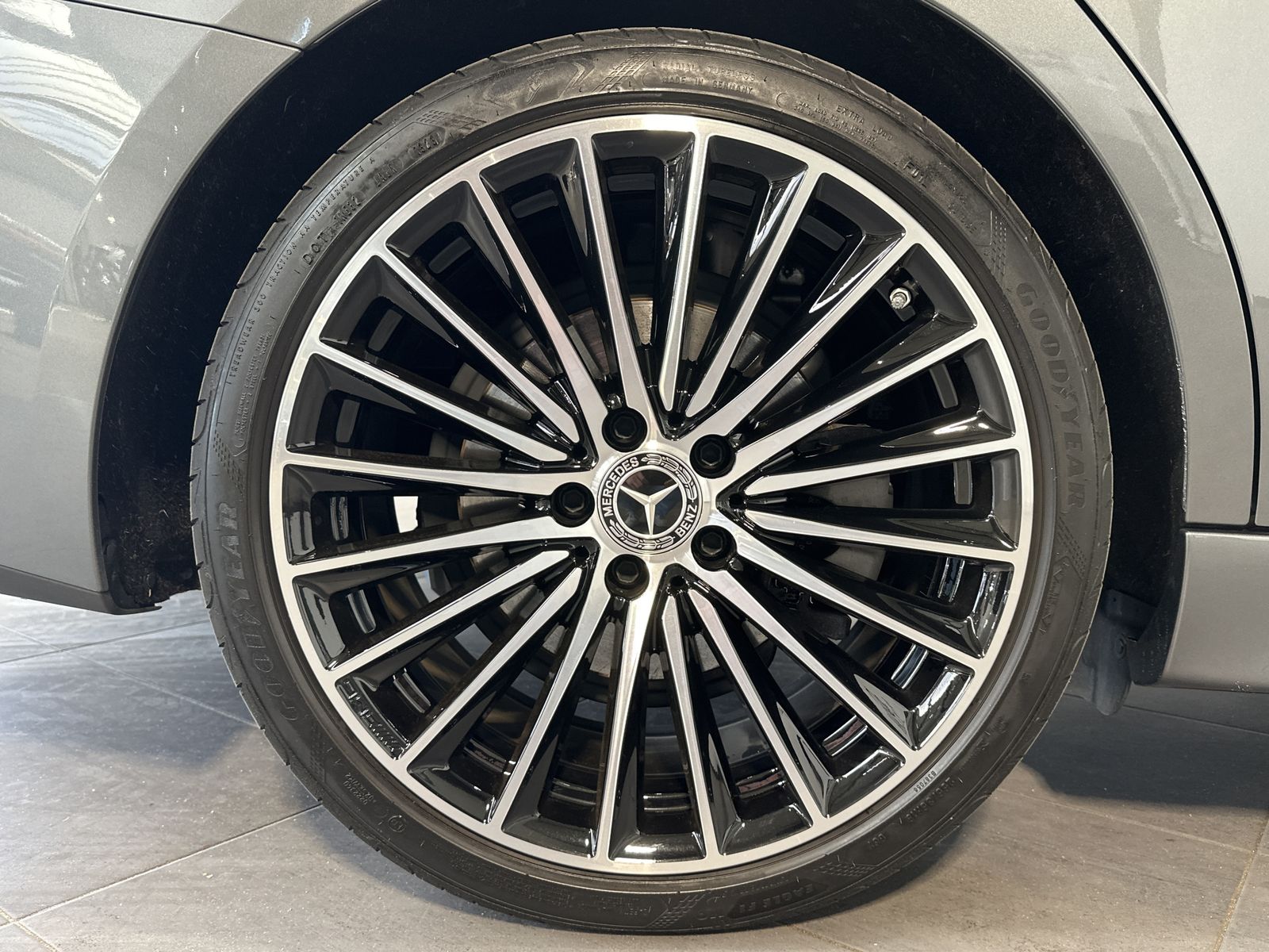 Fahrzeugabbildung Mercedes-Benz C 220d T AMG-Line NAV+LED+360°+HEADUP+PANO+VCOCK