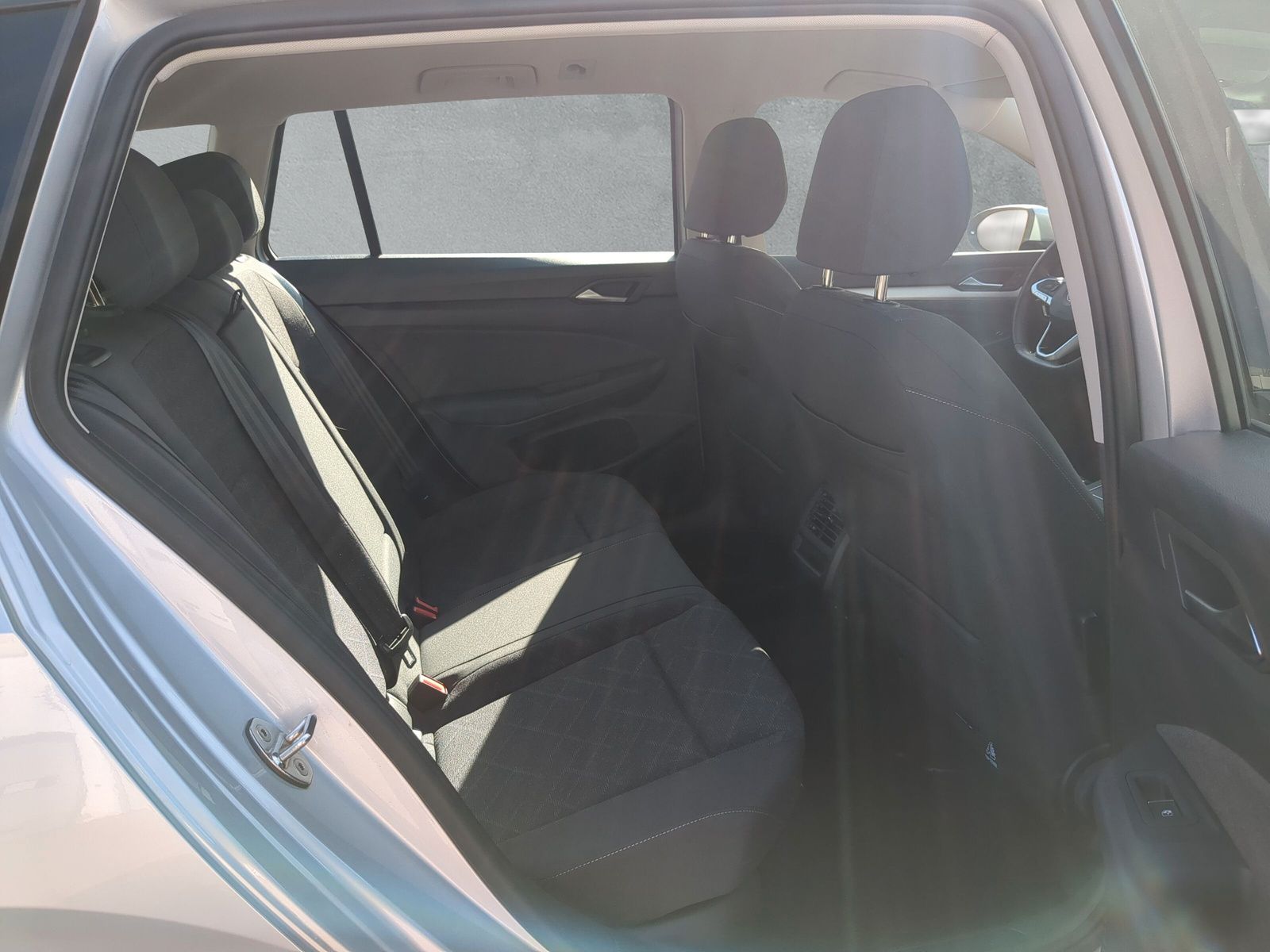 Fahrzeugabbildung Volkswagen Golf Variant 2.0 TDI Life LED AppConnect SHZ ACC