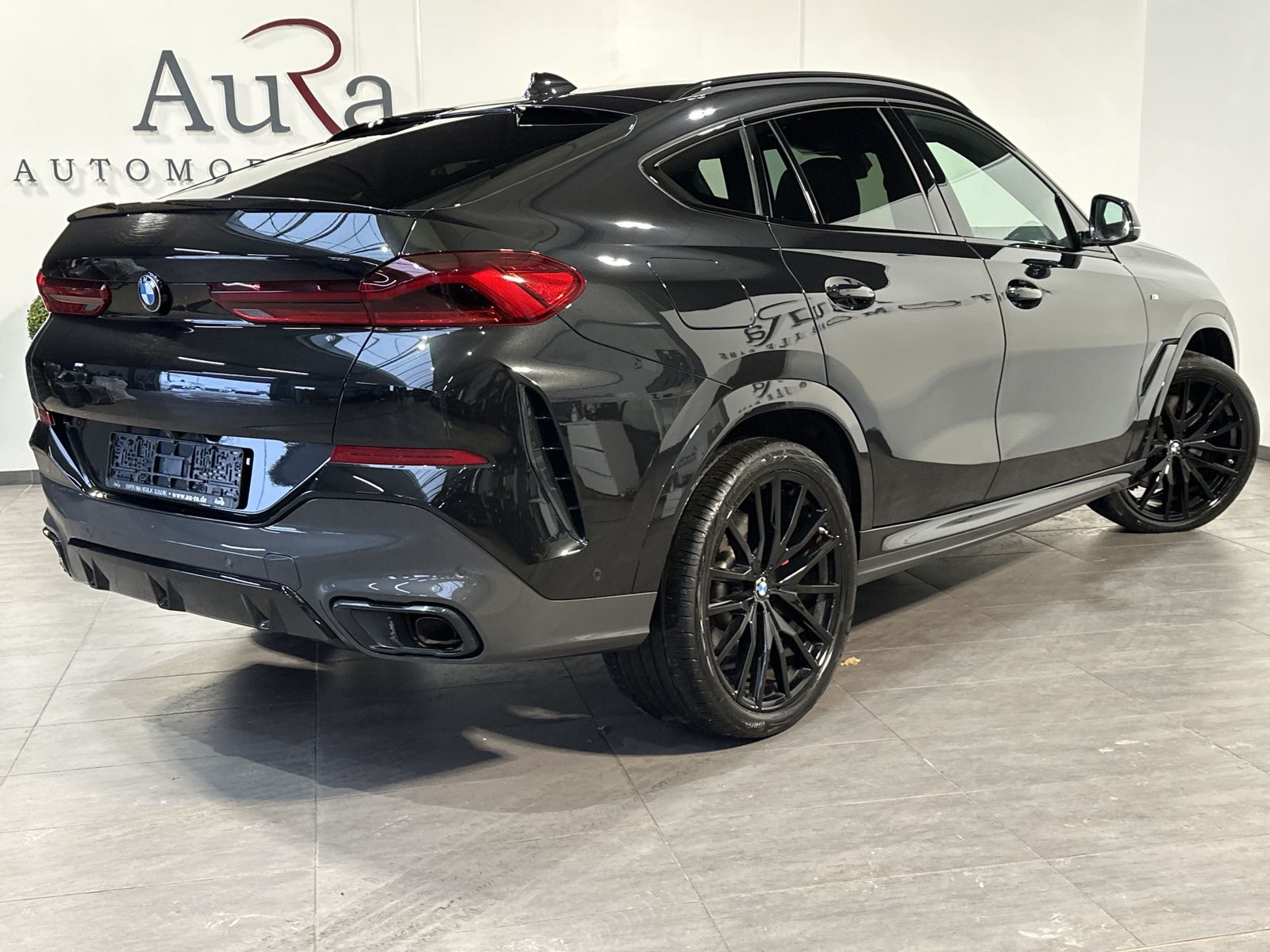Fahrzeugabbildung BMW X6 xDrive40d M-Sport NAV+LASER+AHK+PANO+HEAD-UP