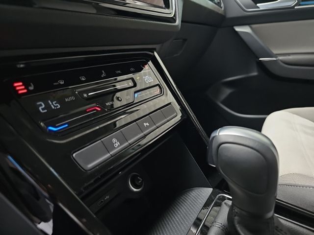 Fahrzeugabbildung Volkswagen Touran 2.0 TDI DSG Highline AHK NAVI ACC RFK GJR