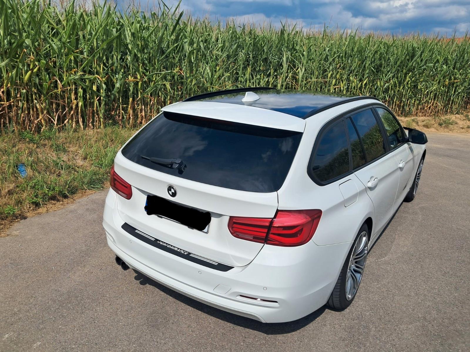 BMW 320 2015 — rear view