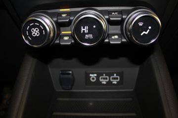 Fahrzeugabbildung Renault Captur E-TECH Plug-In hybrid 160 engineered