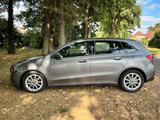 Mercedes-Benz B 180 - DSG Automatic - Mercedes-Benz: Automatic