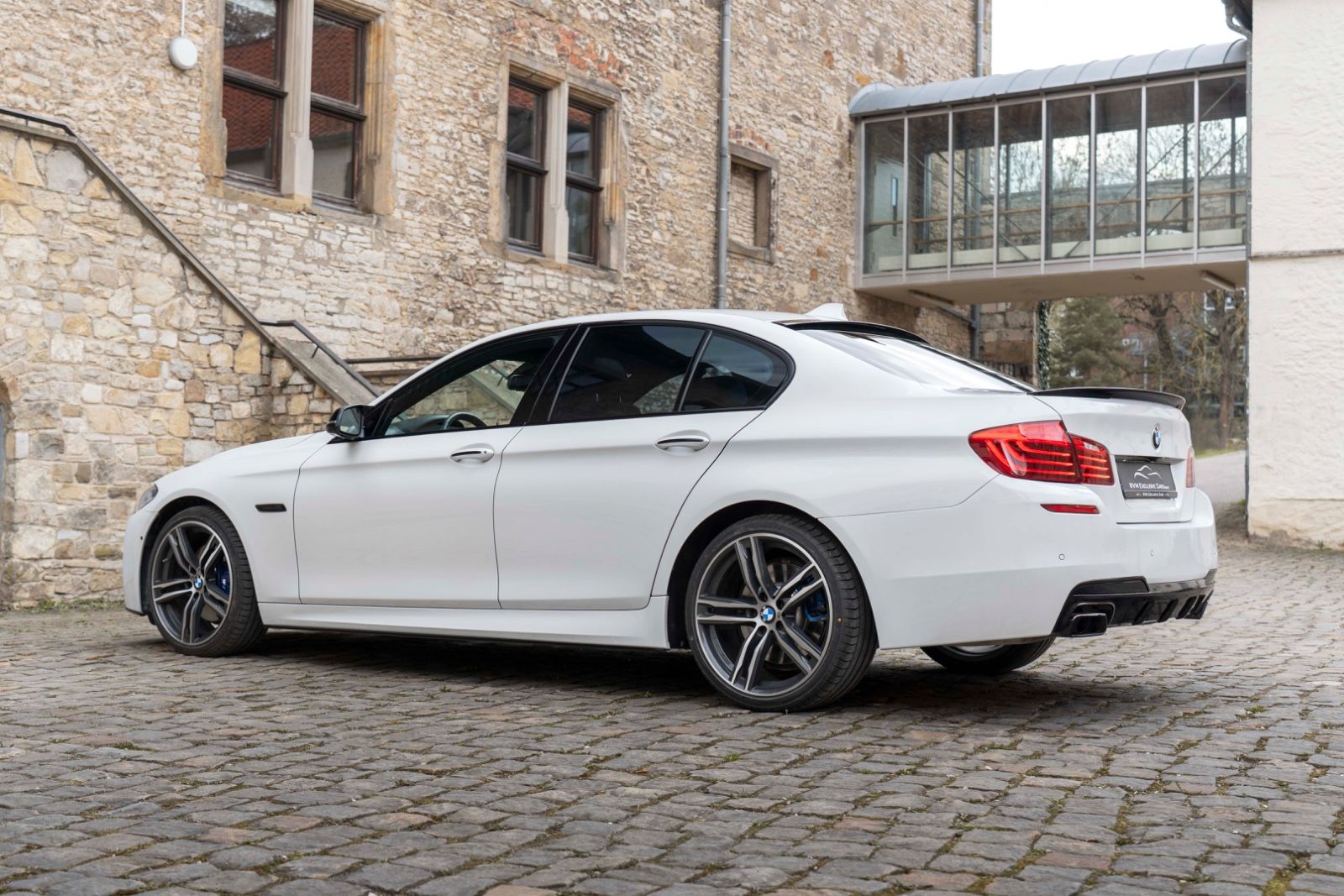 Fahrzeugabbildung BMW 550I M-SPORTPAKET HUD H&K LED KAM ACC