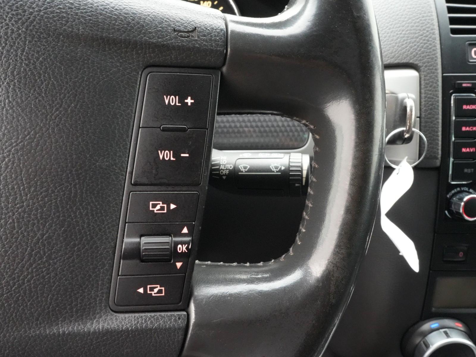 Volkswagen Touareg 2006 — photo 17
