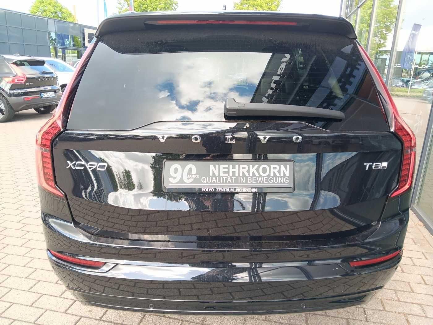 Fahrzeugabbildung Volvo XC90 T8 AWD Plug-in Hybrid Plus Dark