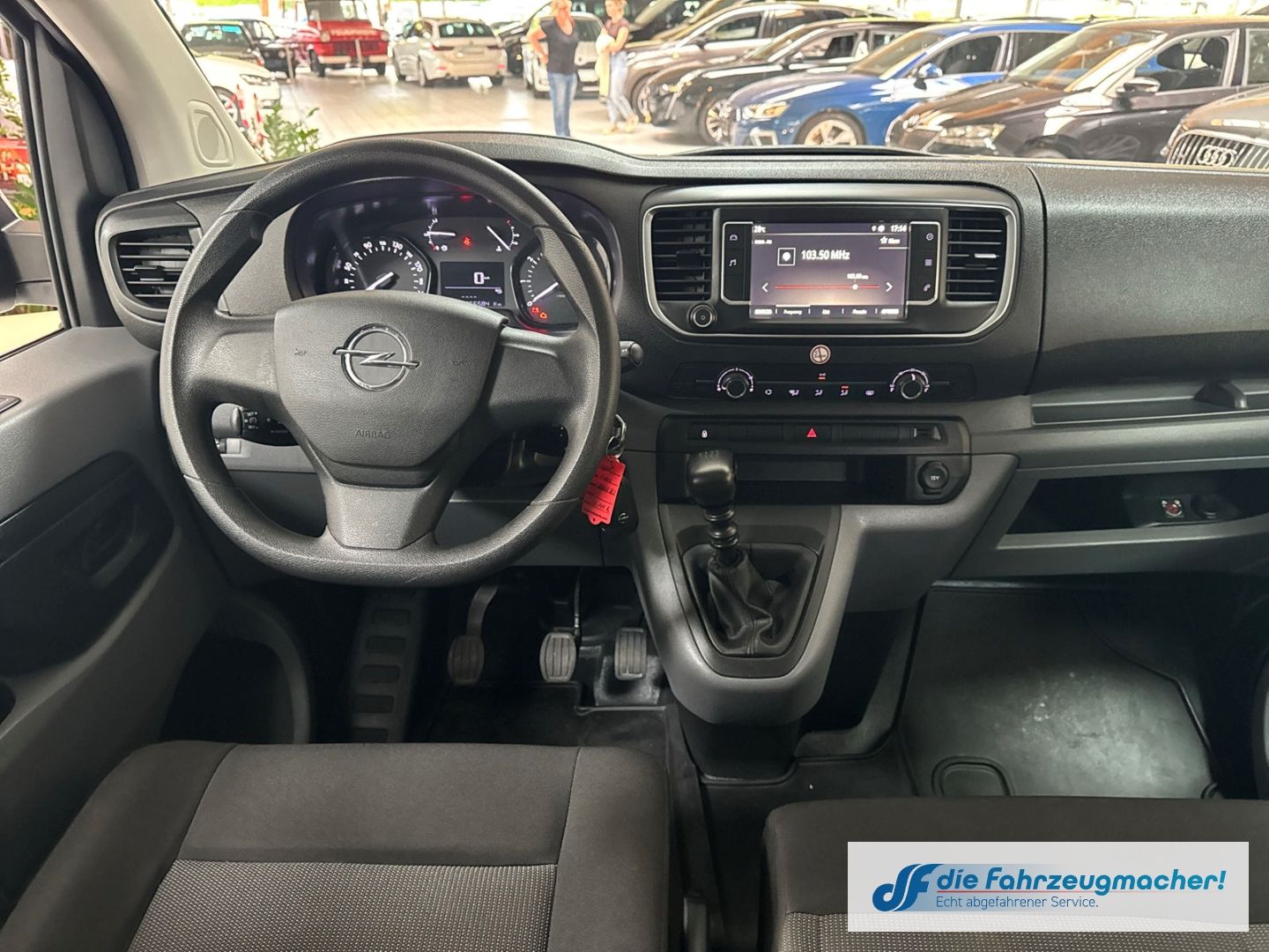 Fahrzeugabbildung Opel Vivaro Kombi L 1.5 D EU6d Apple CarPlay Android