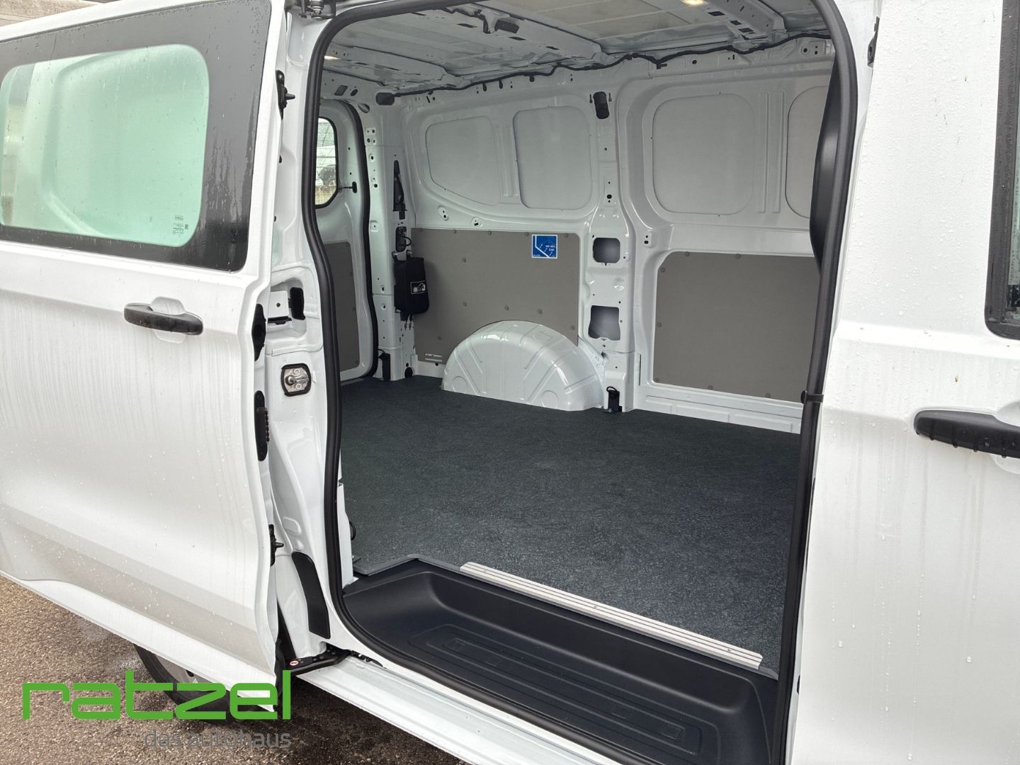 Fahrzeugabbildung Volkswagen Transporter Kasten 2.0 TDI KR AHK+LED+ACC+Regal