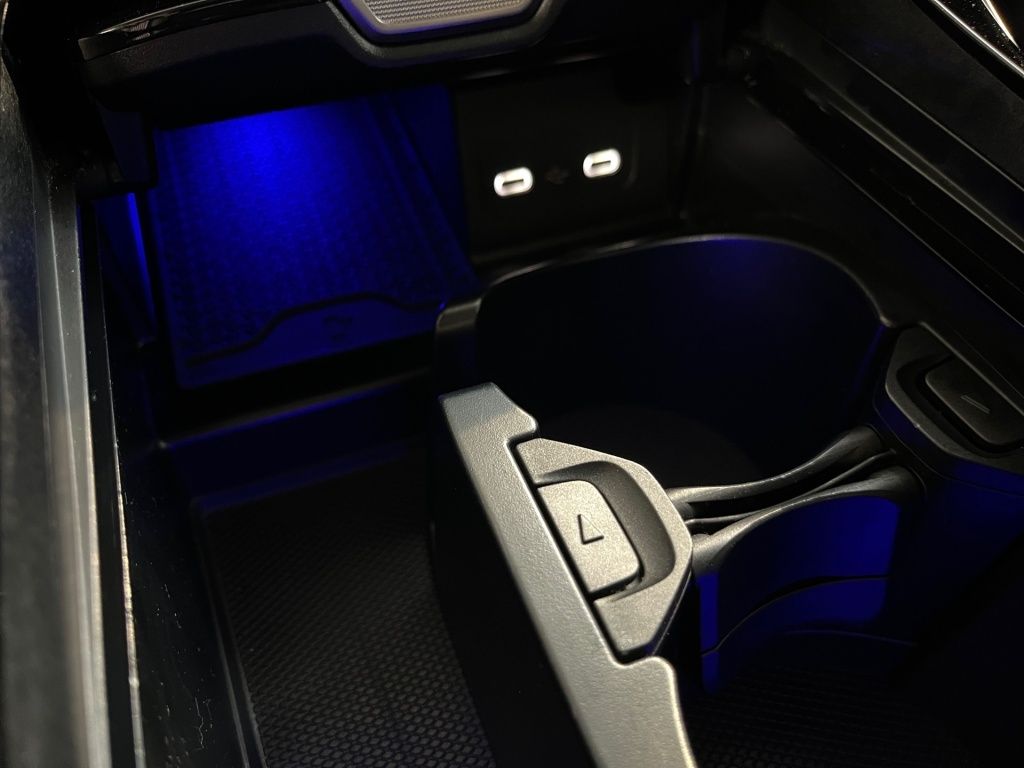 Fahrzeugabbildung Mercedes-Benz C 180 T Avantg. AHK Pano Totwi. Memory LED KAM