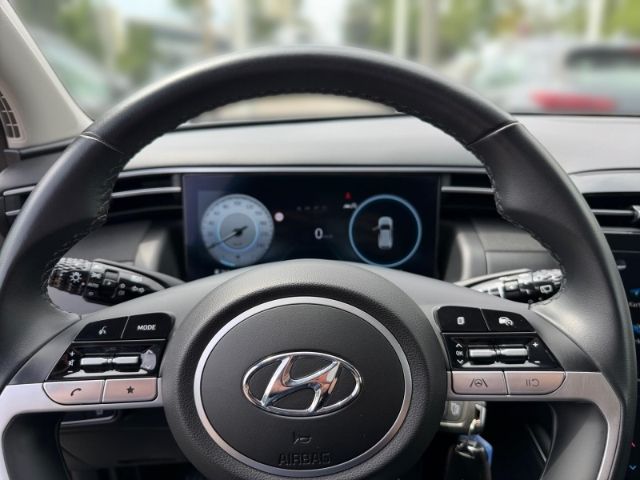 Fahrzeugabbildung Hyundai Tucson Select 2WD +KLIMA+NAVI+PDC+SHZ+TEMPOMAT+U