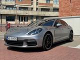 Porsche Panamera 4 E-Hybrid - - Porsche Panamera mit Hybrid-Antrieb: Limousine