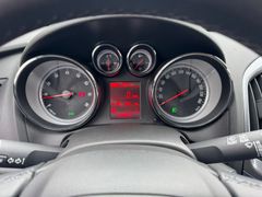 Fahrzeugabbildung Opel Astra J Sports Tourer Edition Sitzheizung PDC