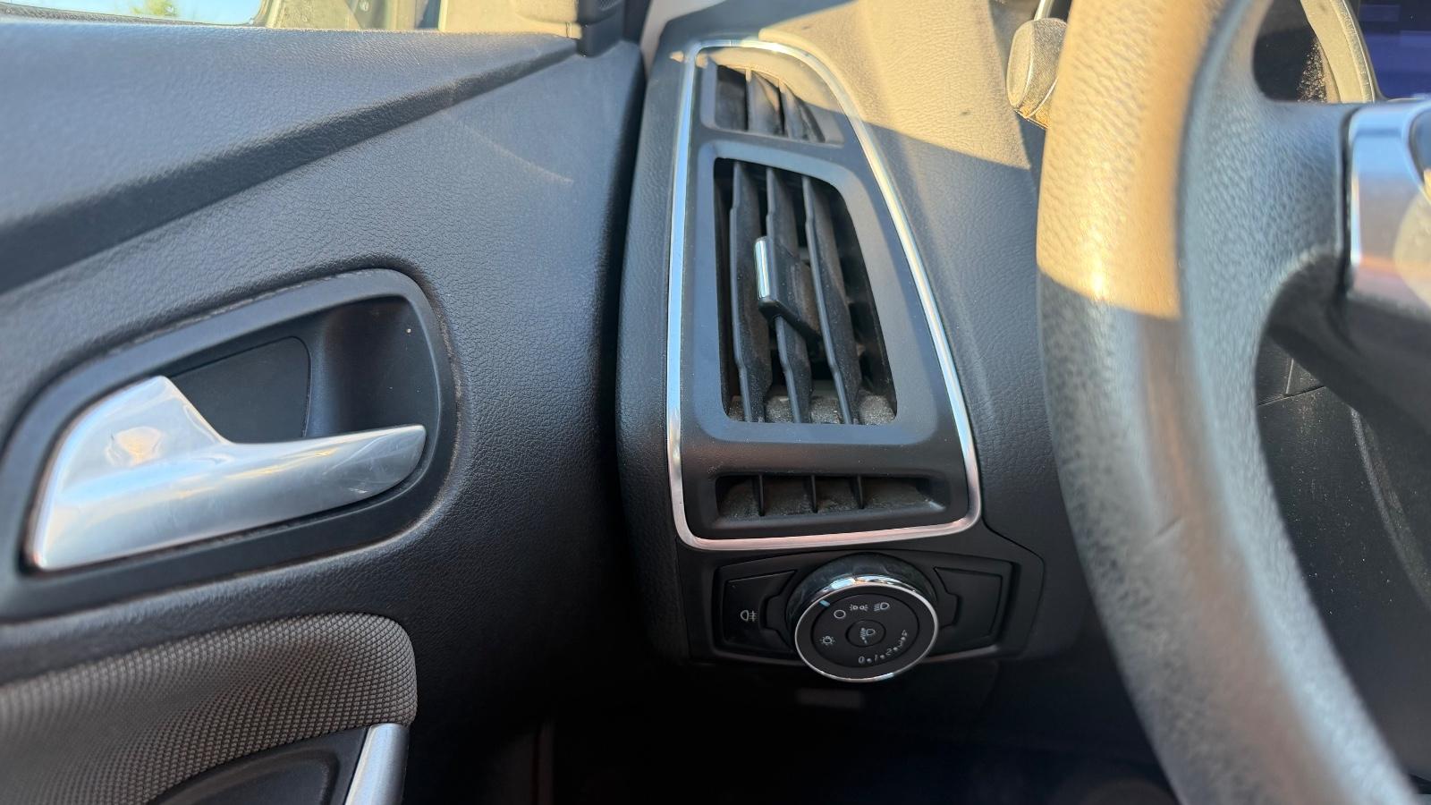 Ford Focus 2013 — photo 34