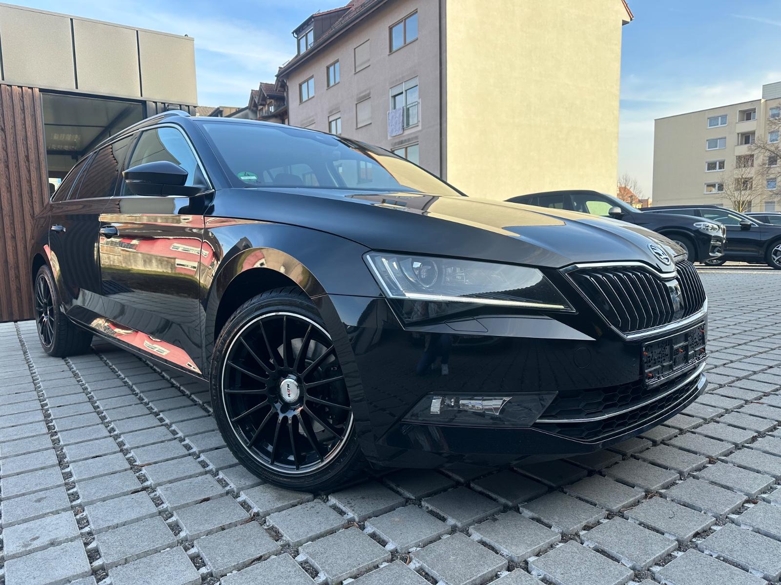 Skoda Superb Combi 1.6 TDI DSG*CarPlay*NAVI*PDC*BI-XEN