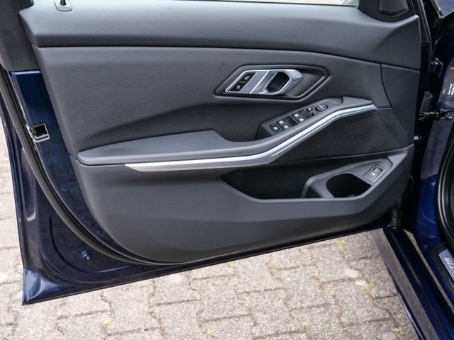 BMW 330, 2023 — 27