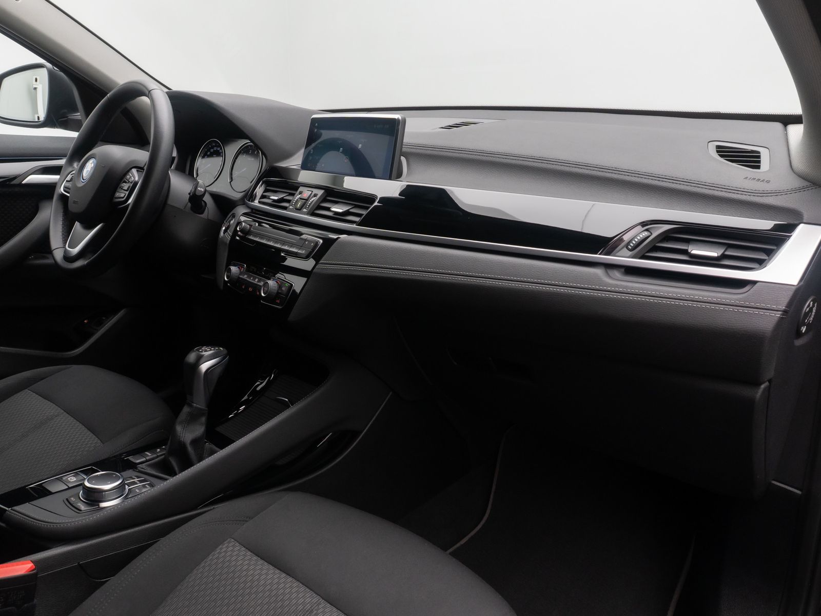 Fahrzeugabbildung BMW X2 xD25e Kamera DAB LED Parkassistent Navi Sport