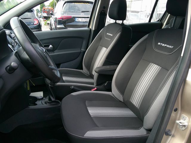 Dacia Sandero II Stepway Celebration 1 Hand
