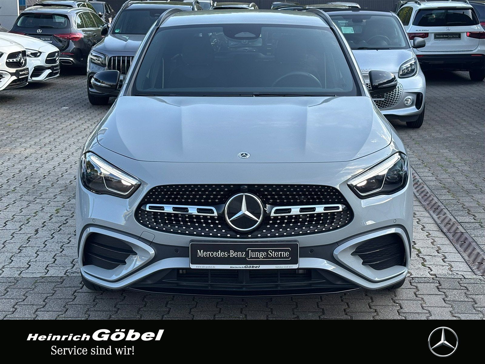 Fahrzeugabbildung Mercedes-Benz GLA 220 4M AMG*AHK*NIGHT-PAKET*MULTIBEAM*20ZOLL