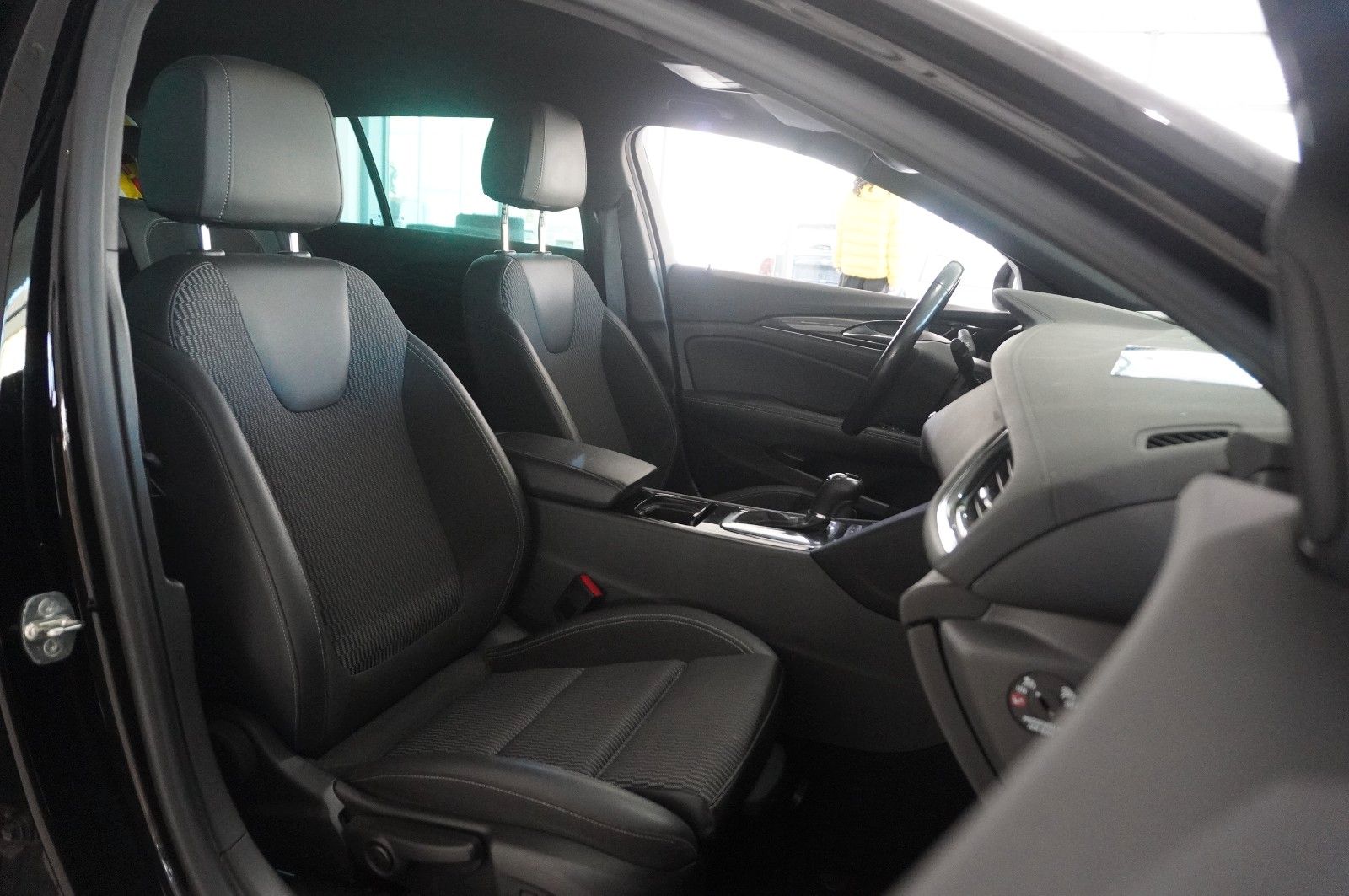 Fahrzeugabbildung Opel Insignia B ST 2.0D ELEGANCE NAVI/LED/KAMERA/HUD