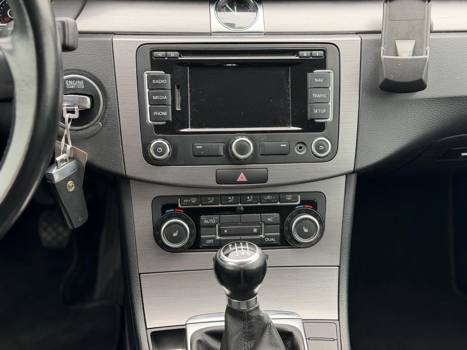 Volkswagen Passat 2011 — photo 12