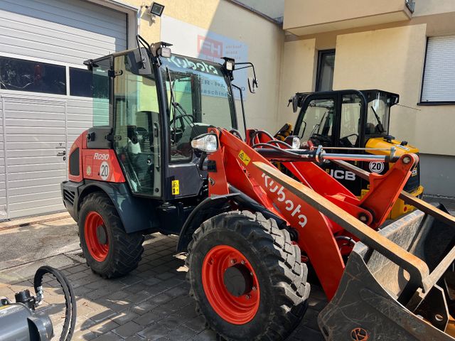 Kubota R 090