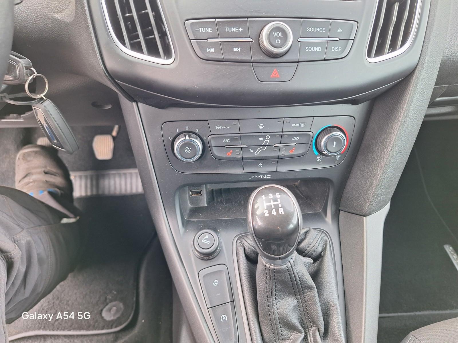 Ford Focus 2015 — photo 14