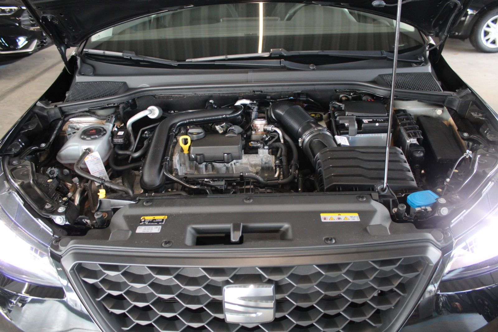 Fahrzeugabbildung SEAT Arona 1.0 TSI Style LED PDC Kamera Allwetterreif