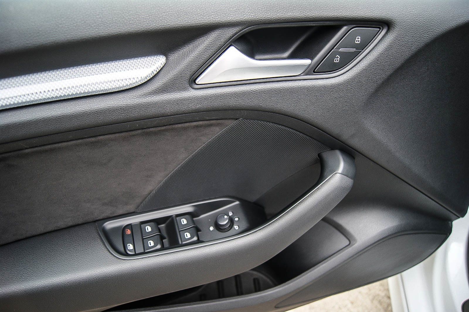 Fahrzeugabbildung Audi A3 Limousine 1.4 TFSI S-LINE NAVIGATION XENON 18
