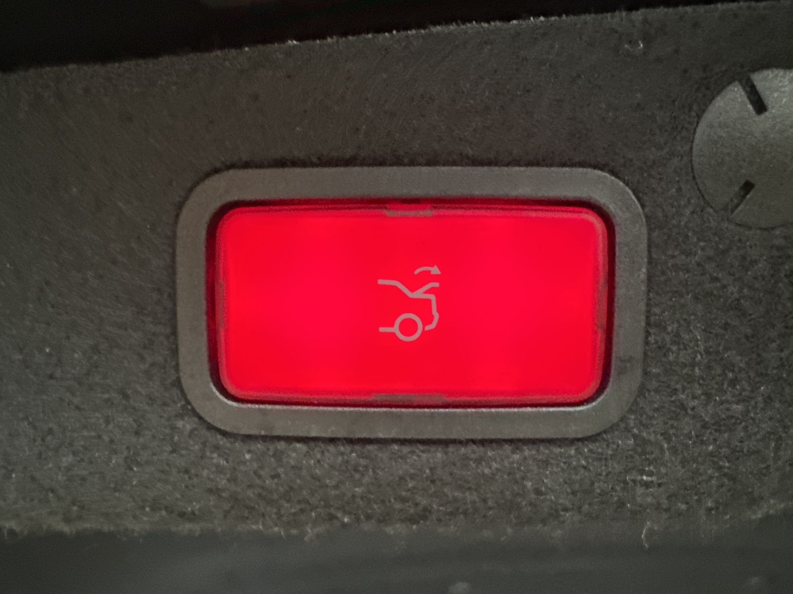 Fahrzeugabbildung Mercedes-Benz C 300e Limousine AMG-Line NAV+LED+PANO+AHK+ACC