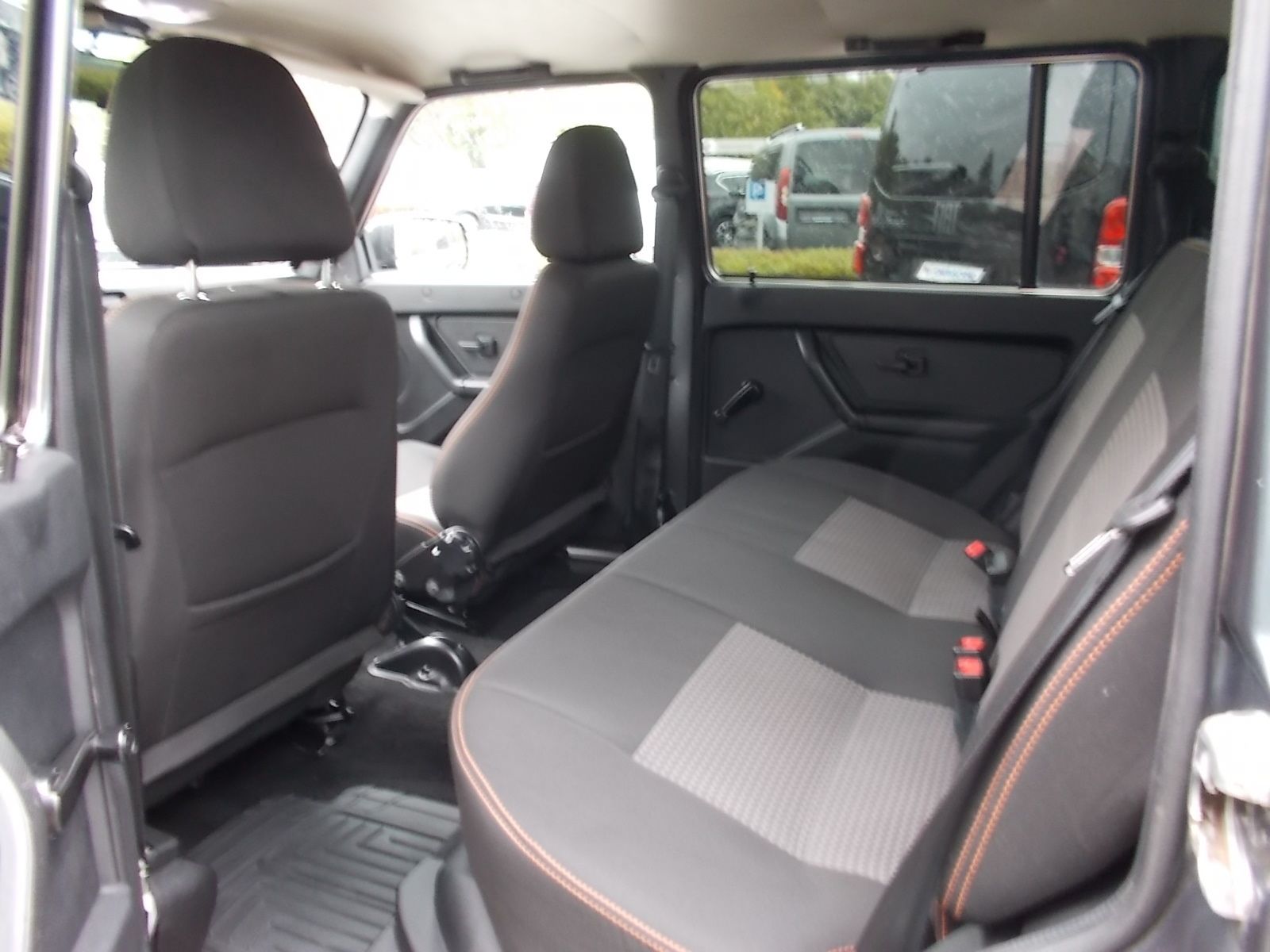 Fahrzeugabbildung Lada Niva Taiga 1.7 Urban 4x4 + 5 Türer + AHK