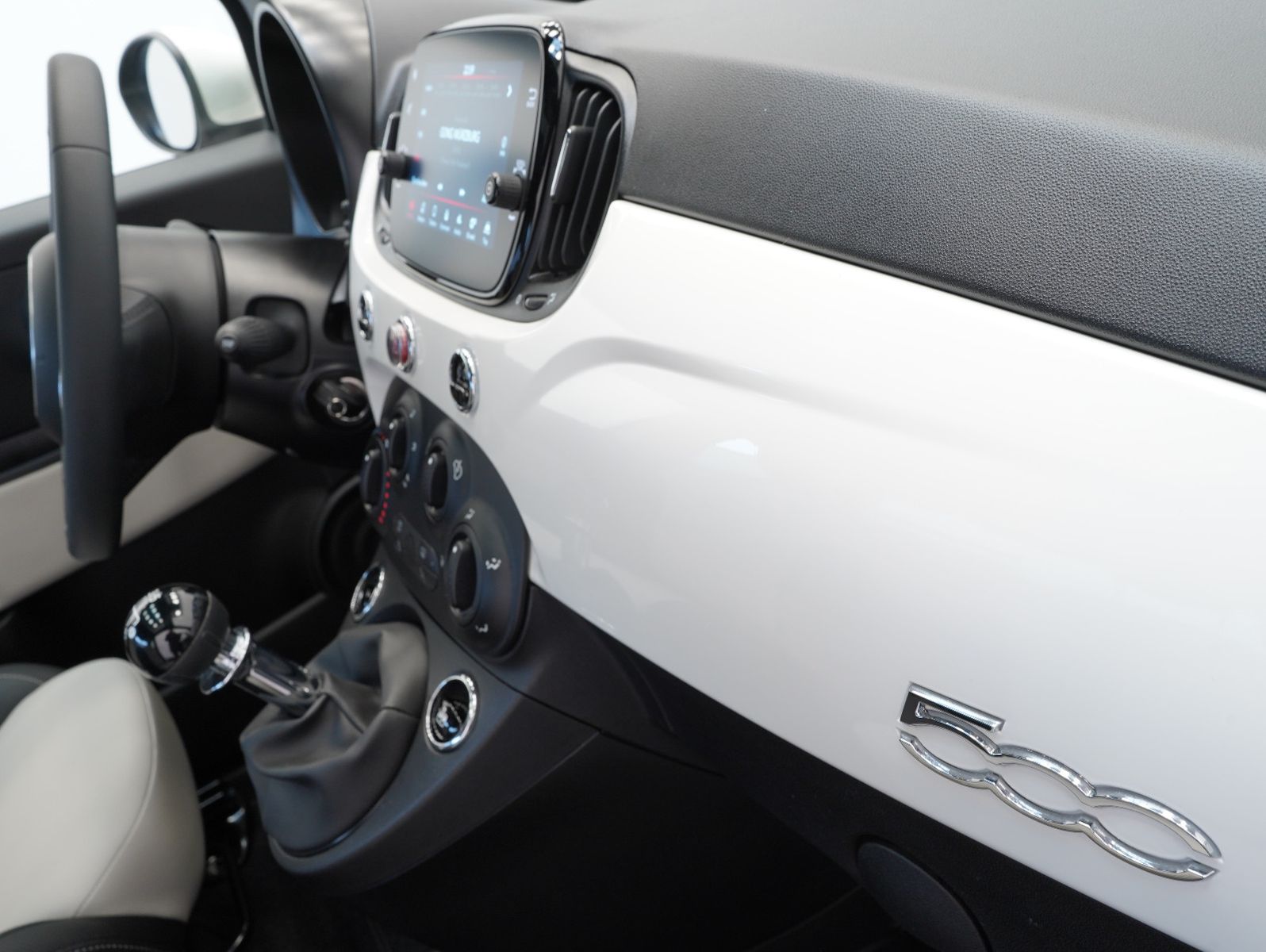 Fahrzeugabbildung Fiat 500 1.0 Mild Hybrid Dolcevita PANORAMA