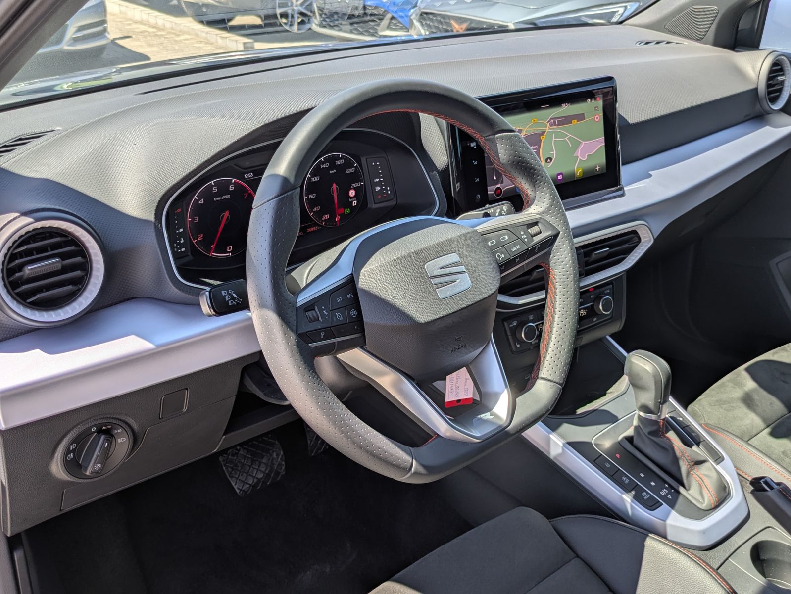 Fahrzeugabbildung SEAT Arona 1.0 TSI FR DSG AHK*ACC*LED*APP*DAB*KAMERA