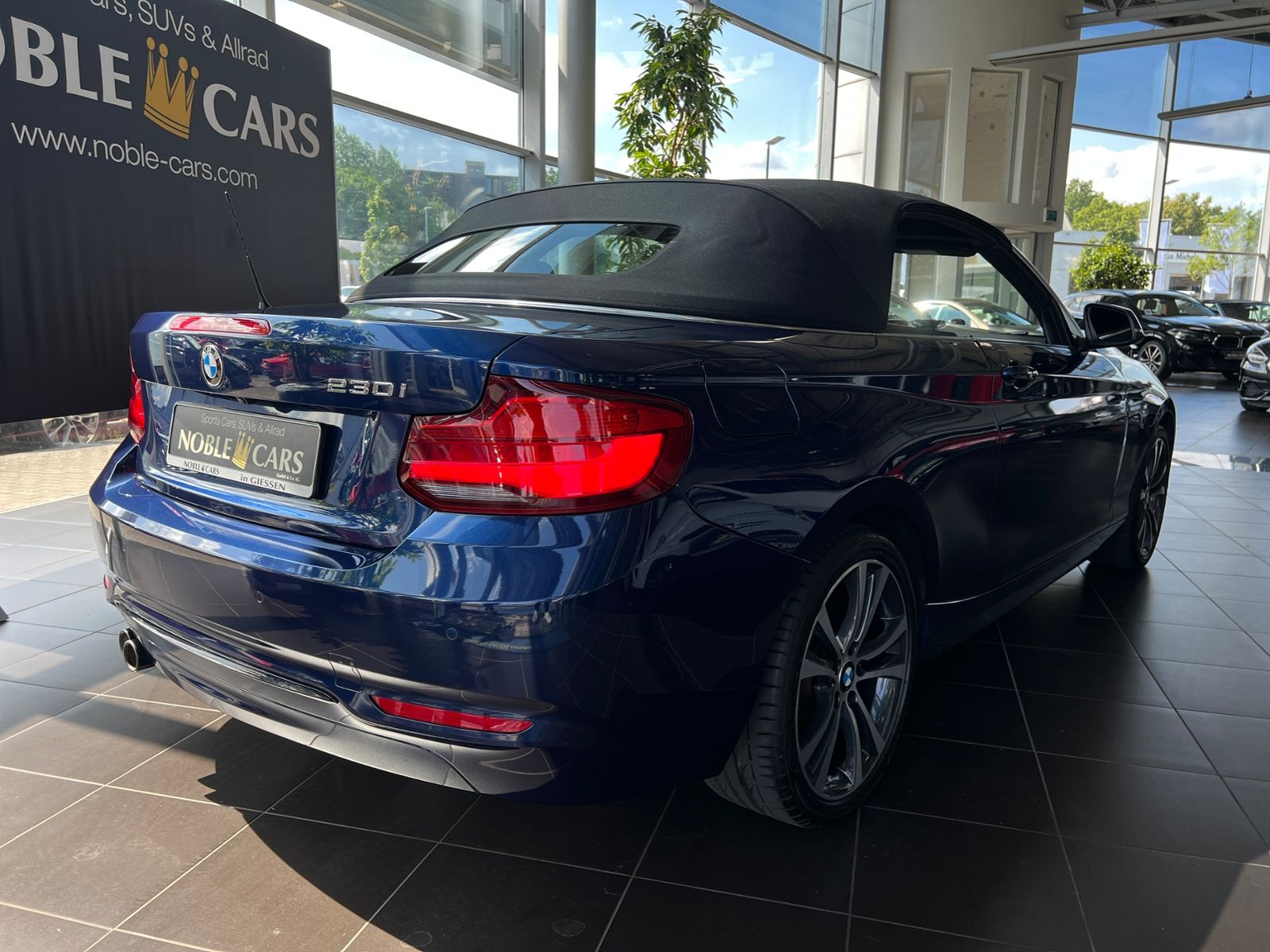 Fahrzeugabbildung BMW 230i Cabrio Sport Line H/K LEDER LED NAV RFK 18"