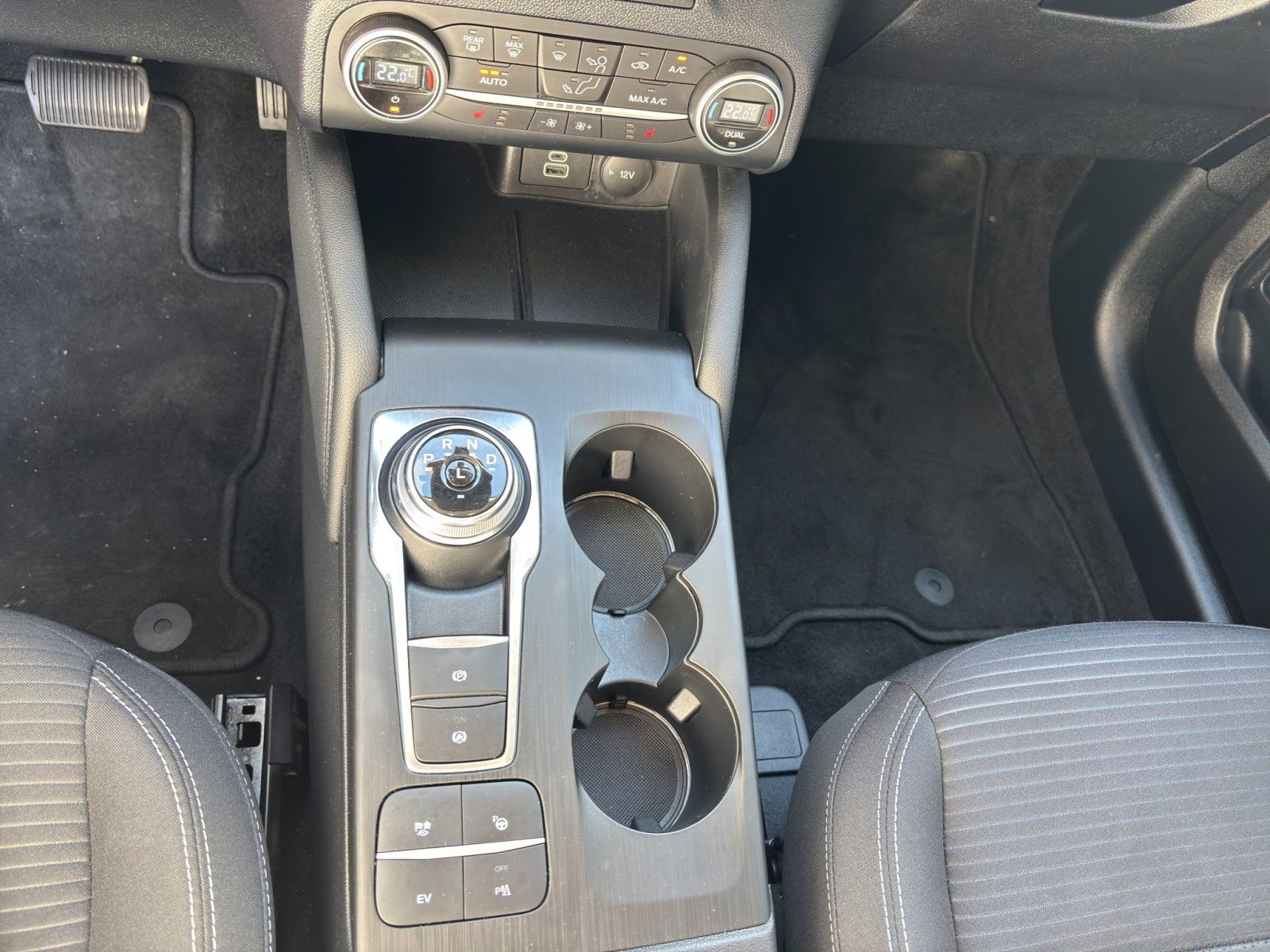 Fahrzeugabbildung Ford Kuga 2.5 PHEV Plug-In Hybrid Titanium