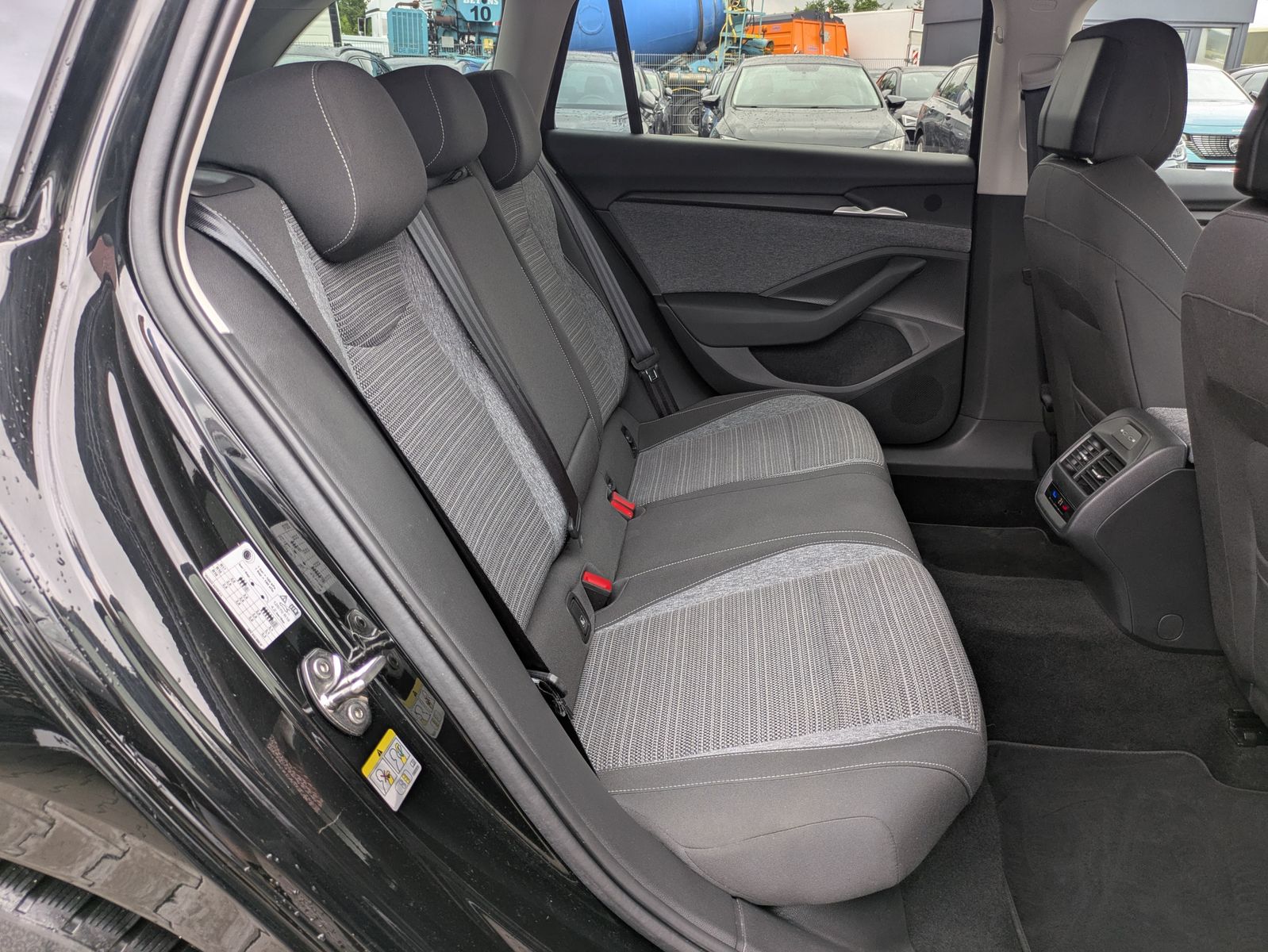 Fahrzeugabbildung SKODA Superb 2.0 TDI 4x4 Selection MATRIX*AHK*5J GAR.