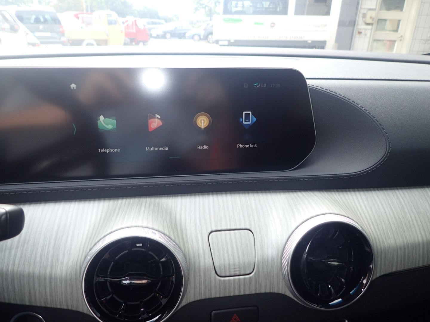 Fahrzeugabbildung DFSK Forthing 4 U Tour Noble 1,5T 7Sitzer Shz Pano LE