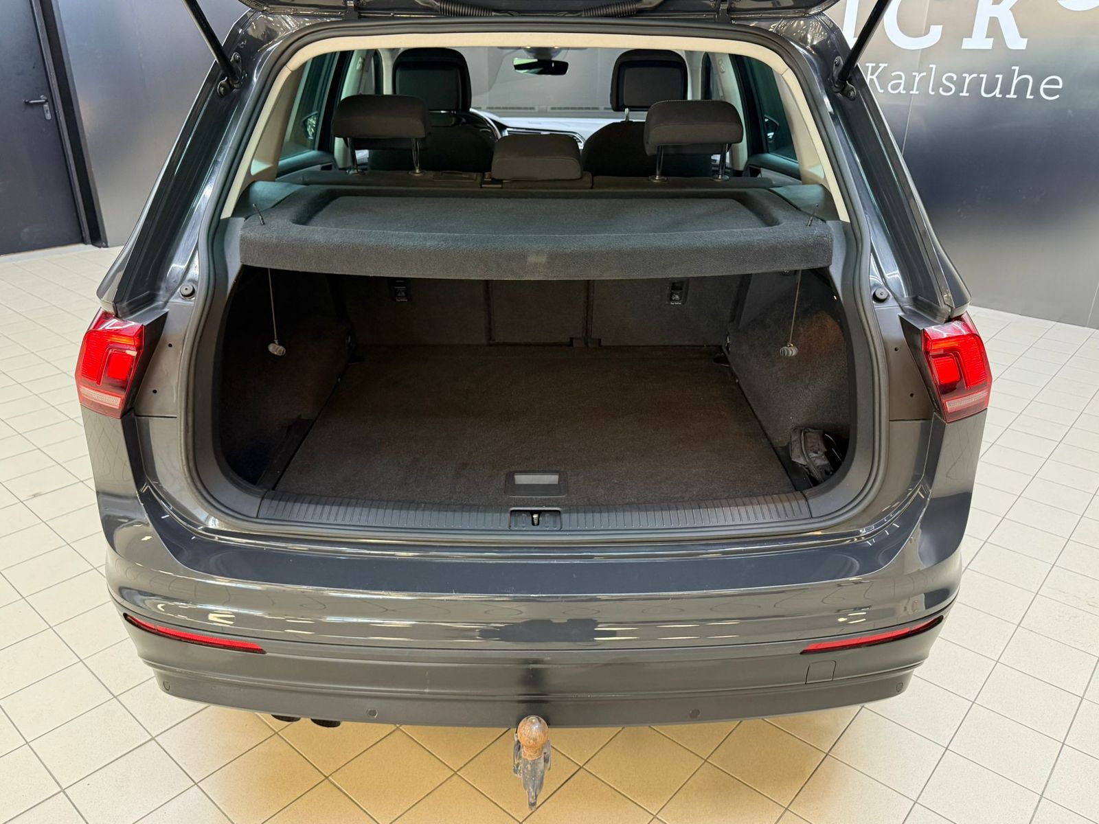 Fahrzeugabbildung Volkswagen Tiguan 2.0d DSG Comf 4Mot >NAVI+SHZ+PDC+LM+AHK+