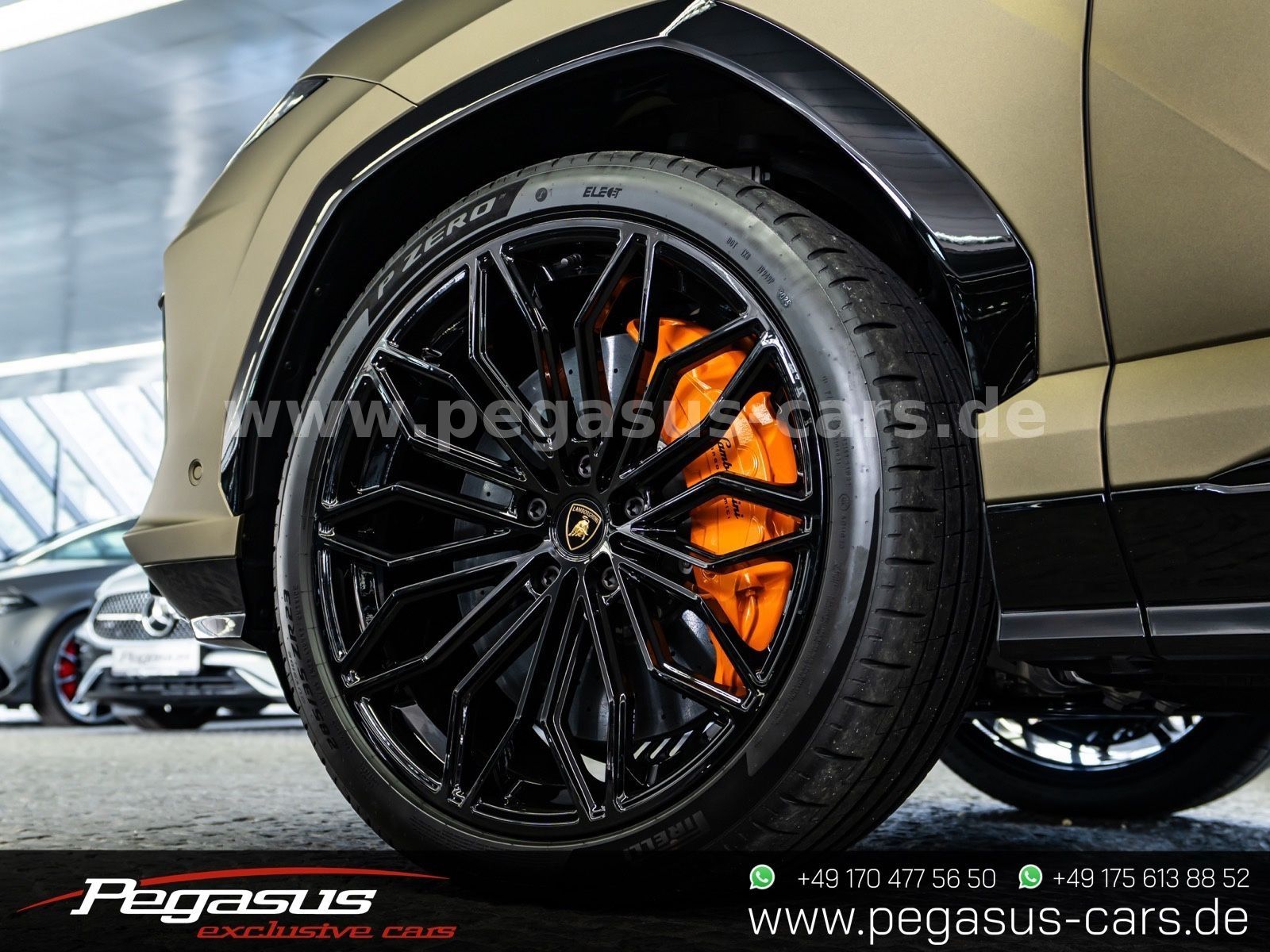 LAMBORGHINI Urus - 15