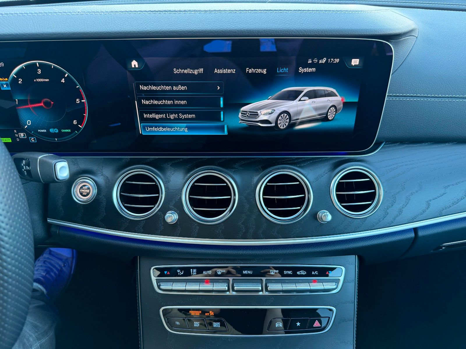 Fahrzeugabbildung Mercedes-Benz E 220d T AMG+Distr+MultiB+AHK+Ambiente+