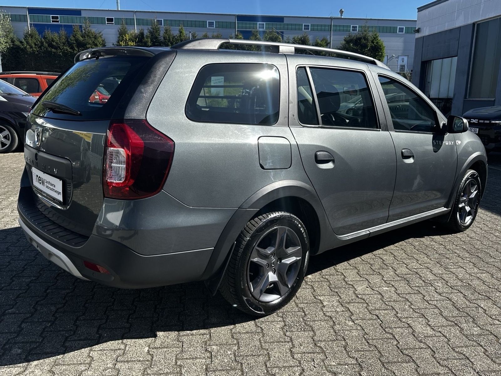 Fahrzeugabbildung Dacia Logan MCV Kombi Stepway Celebration TCe 90