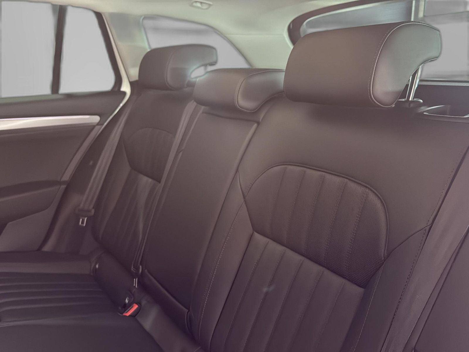 Fahrzeugabbildung SKODA Superb Combi Premium Edition/ AHK