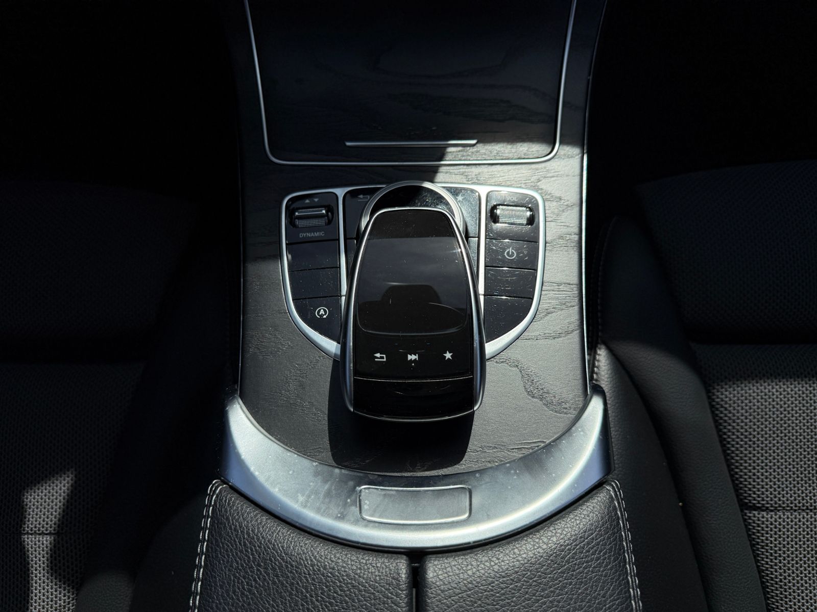 Fahrzeugabbildung Mercedes-Benz C 200 9G-TRONIC AMG Line DISTR. NAVI LED