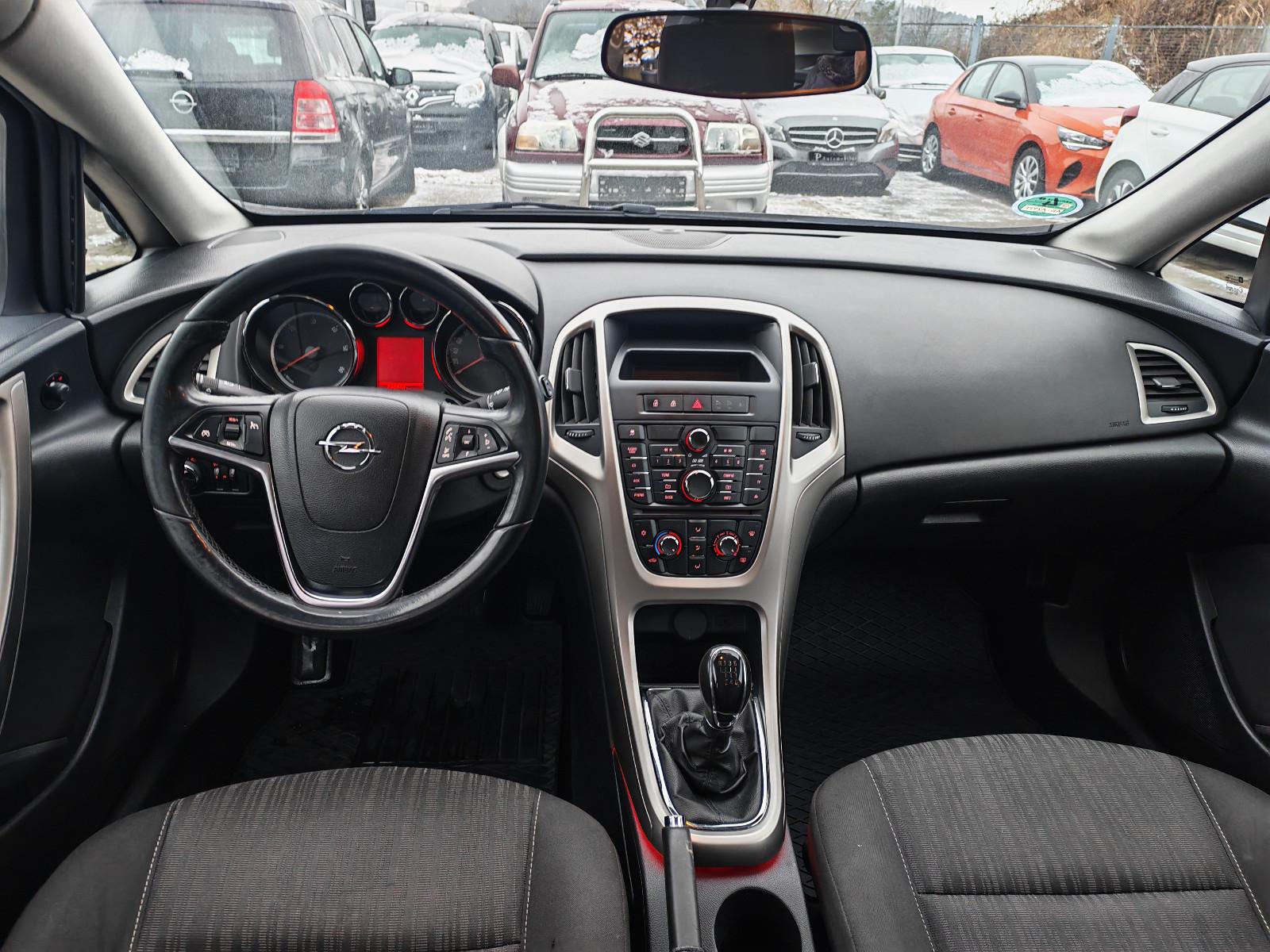 Opel Astra 2011 — photo 13