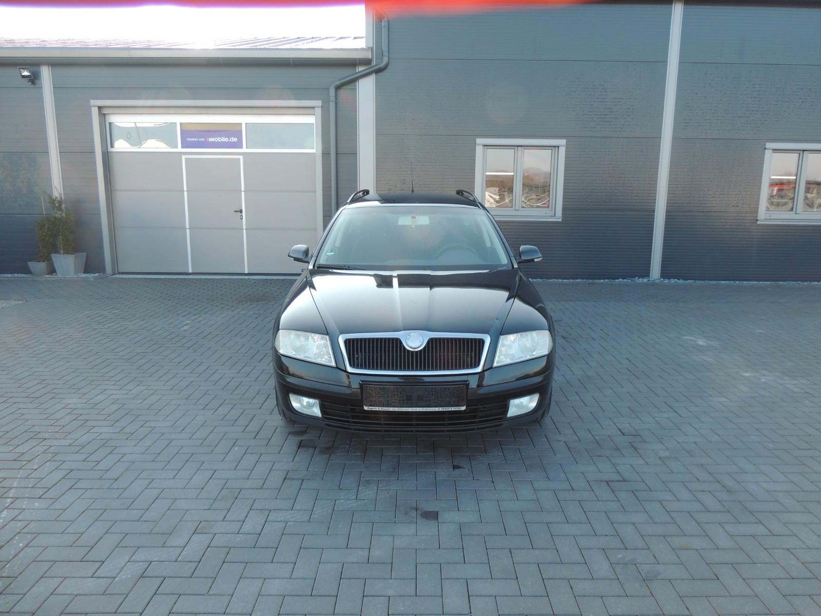 Skoda Octavia Combi Elegance / 1 HAND