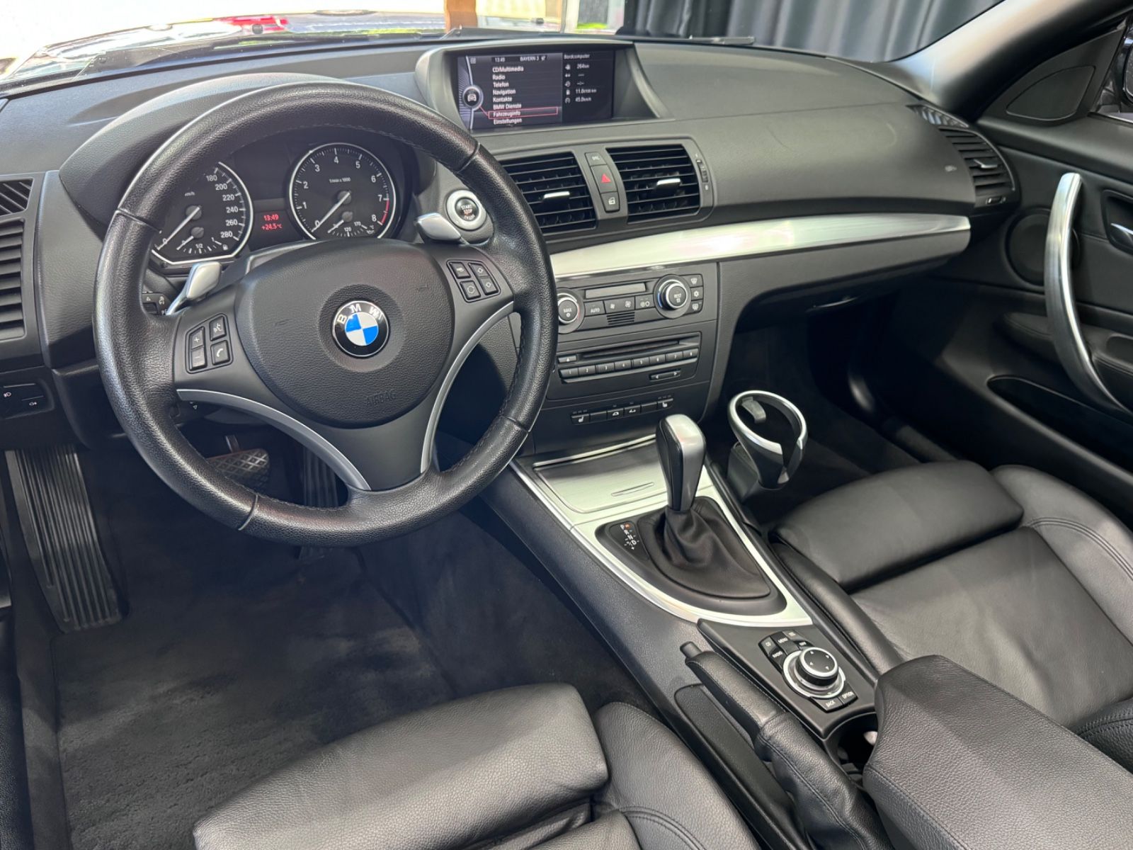 Fahrzeugabbildung BMW 135i Cabrio*M-PAKET*KEYLESS*HIFI*LEDER*NAVI*